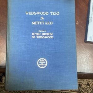 Wedgwood Trio by Meteyard Book in good to fair condition